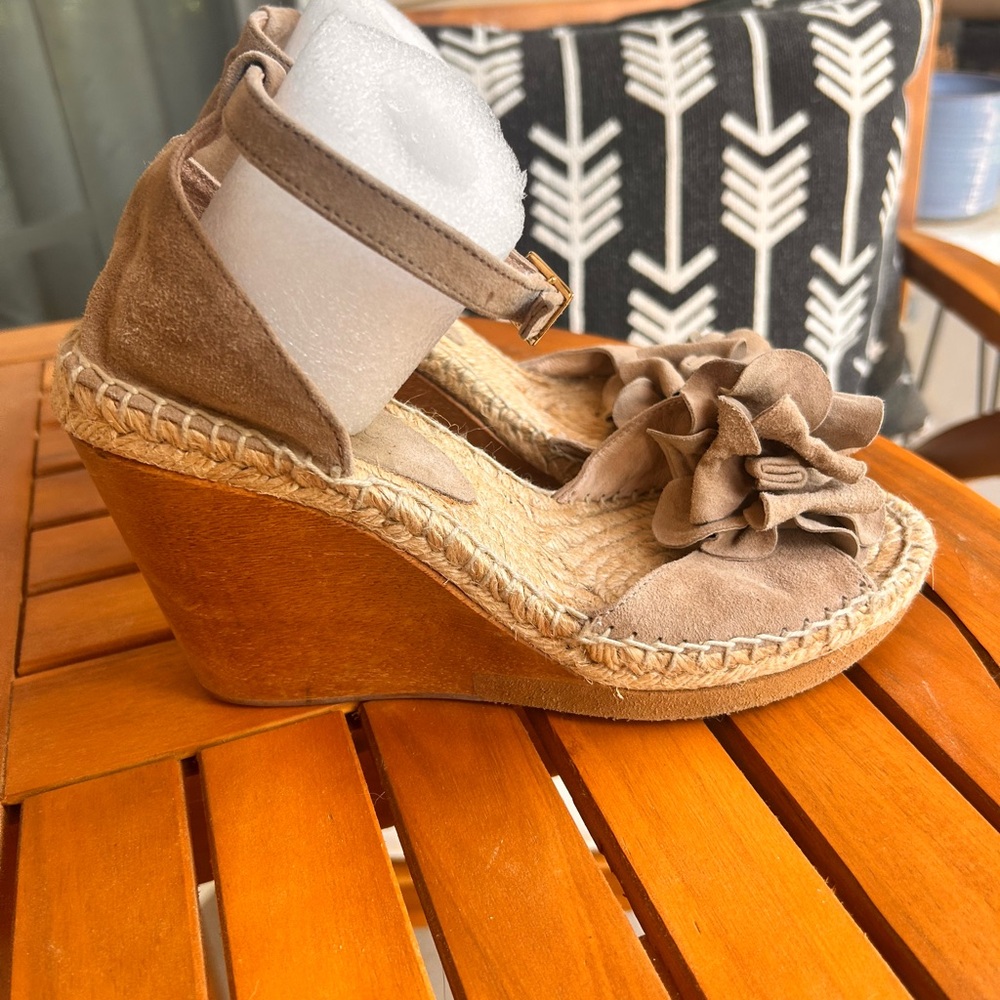 Vintage  Tan Wedge Sandals